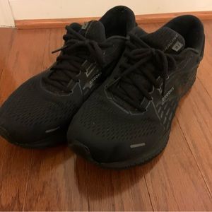 Brooks Adrenaline 21 Men’s Black 11.5 Wide (2E) Running Shoe